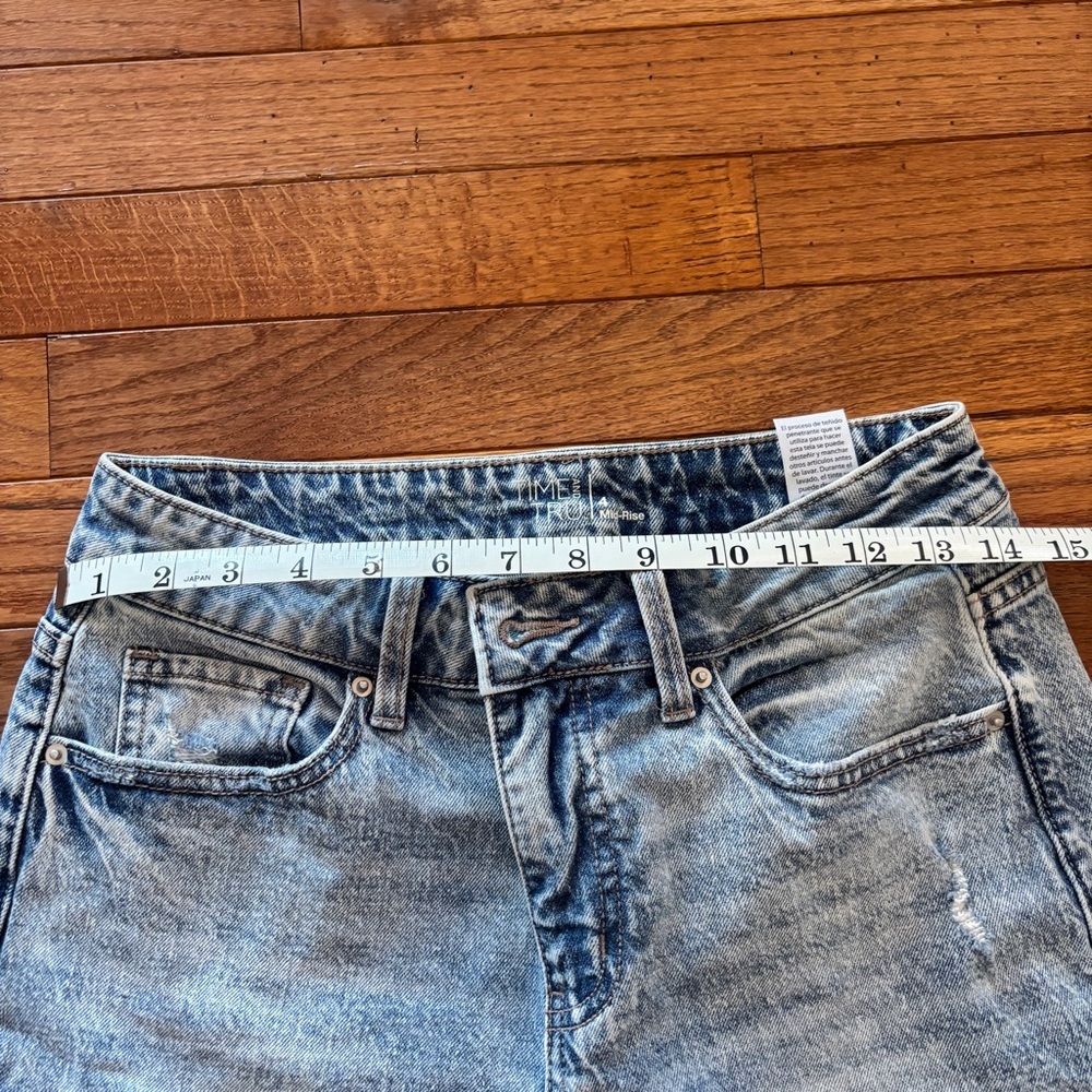 Women’s Time and Tru mid rise jeans size 4 - Picture 3 of 8